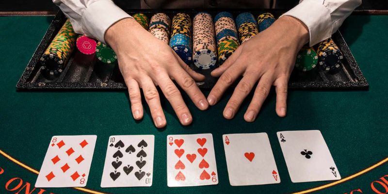 Một ván bài poker sẽ diễn ra đủ 4 vòng cược 